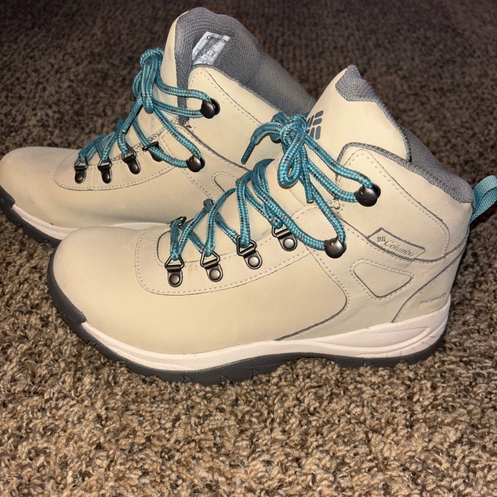 Columbia Women's Light Gray Hiking Boots with Teal Laces